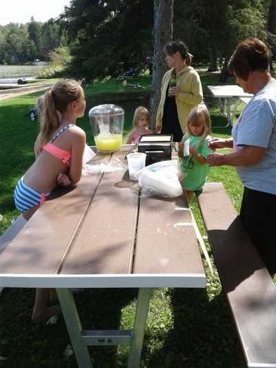 Picnic area and lakeside grounds